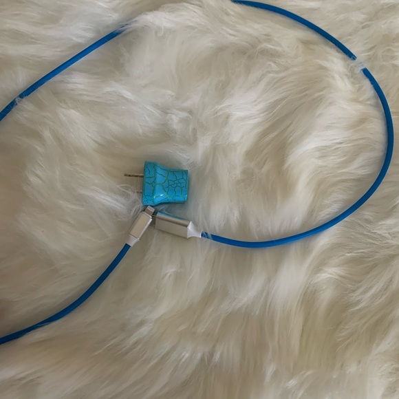 Blue Responsive (iPhone) Car Charger With Free Power Block - Picture 8 of 8